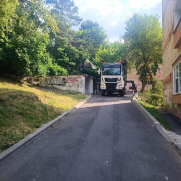 Zeci de garaje de pe Leca Morariu, demolate de Primăria Suceava