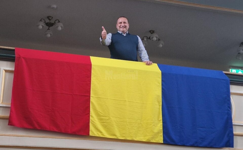 Drapelul României, de pe Centrul Muzeal „Cazinoul Băilor”, a fost înlocuit cu unul nou