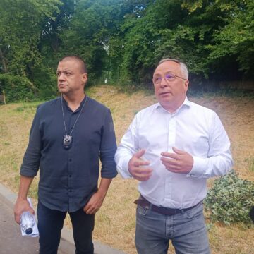 Viceprimarul Dan Cușnir și șeful Poliției Locale, Ovidiu Doroftei