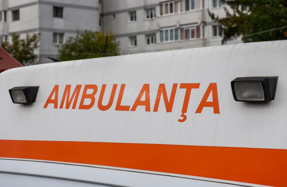 Femeie rănită de un șofer beat care s-a izbit în mașina care îl tracta