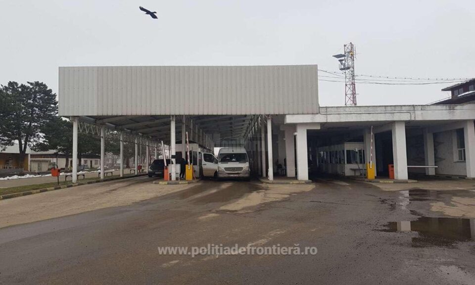 Vameșul lucrează în Punctul de Trecere a Frontierei Siret