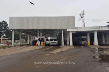 Vameșul lucrează în Punctul de Trecere a Frontierei Siret