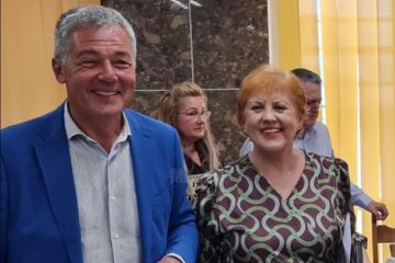 Adrian Păduraru și Angela Zarojanu, la finele ședinței de CL în care s-a decis schimbare de conducere la Teatrul „Matei Vișniec” Suceava
