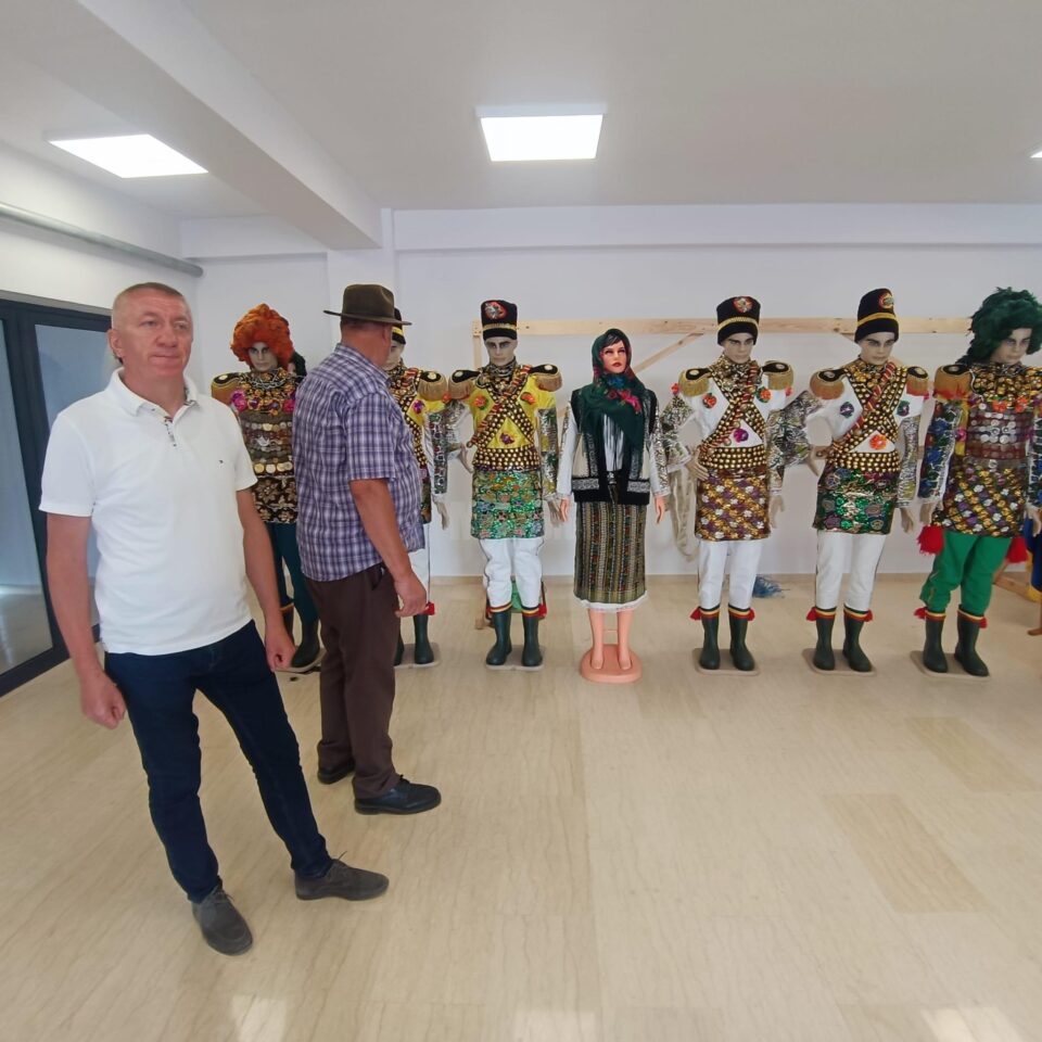 Un colț al tradițiilor populare ia naștere în Căminul Cultural din Moara