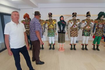Un colț al tradițiilor populare ia naștere în Căminul Cultural din Moara