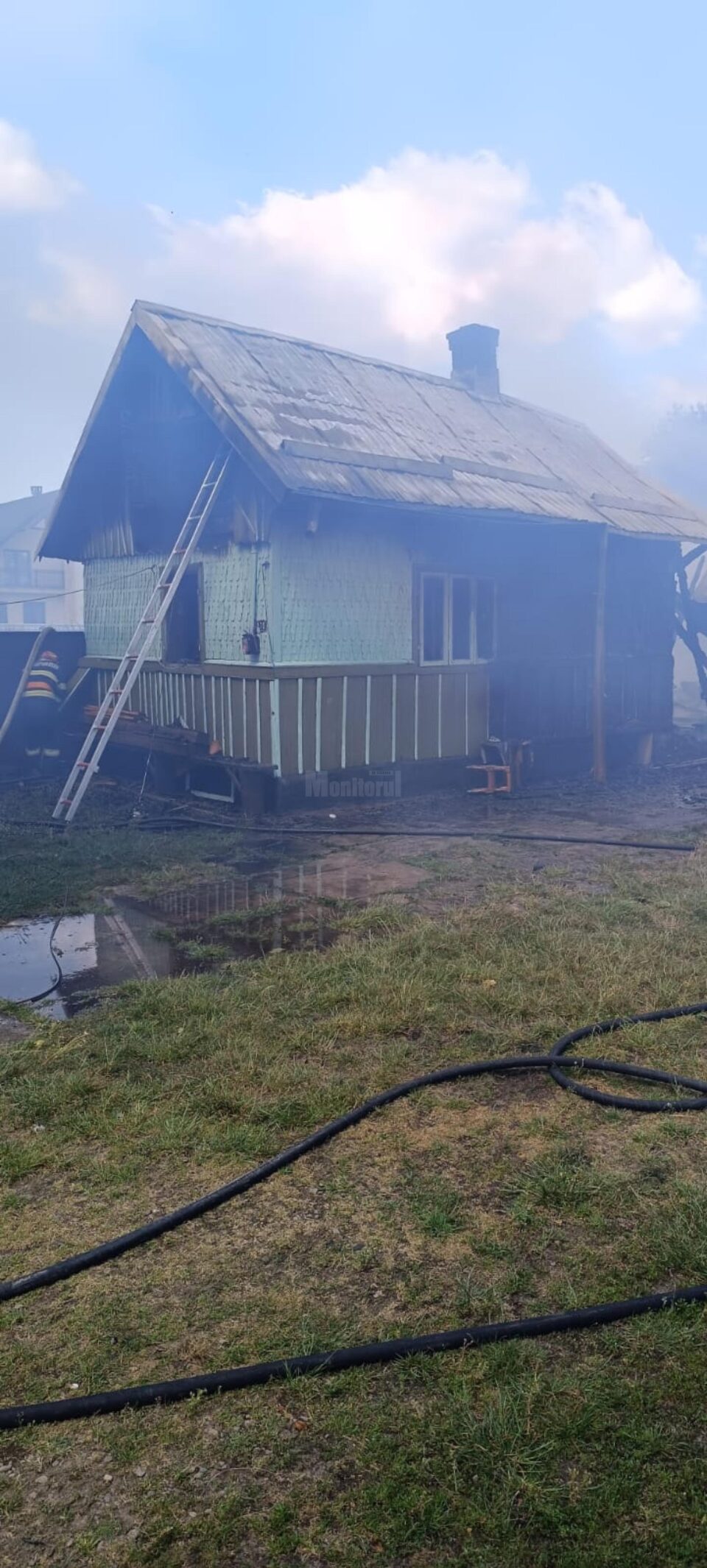 Un incendiu uriaș a mistuit o casă, anexe și mai multe animale