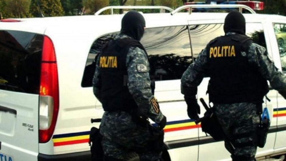 Aproape 100 de percheziții în județ, într-un dosar privind certificate de cetățenie și acte de identitate falsificate Aproape 100 de percheziții în județ, într-un dosar privind certificate de cetățenie și acte de identitate falsificate
