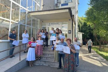 Angajații SGA Suceava protesteazîă față de reducereile salariale anunțate de Guvern
