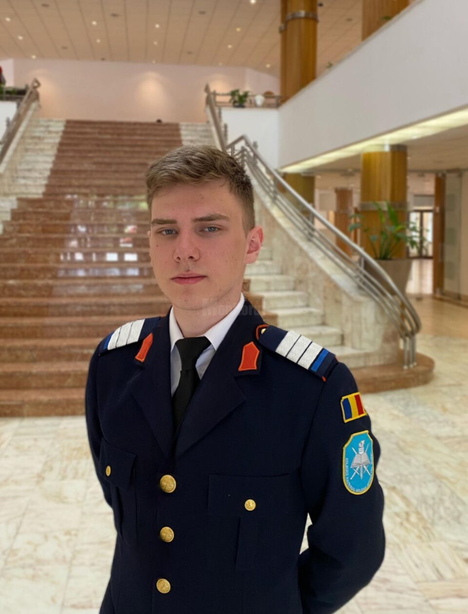 Robert Adrian Cîrstinariu - șef de promoție la Colegiul Militar
