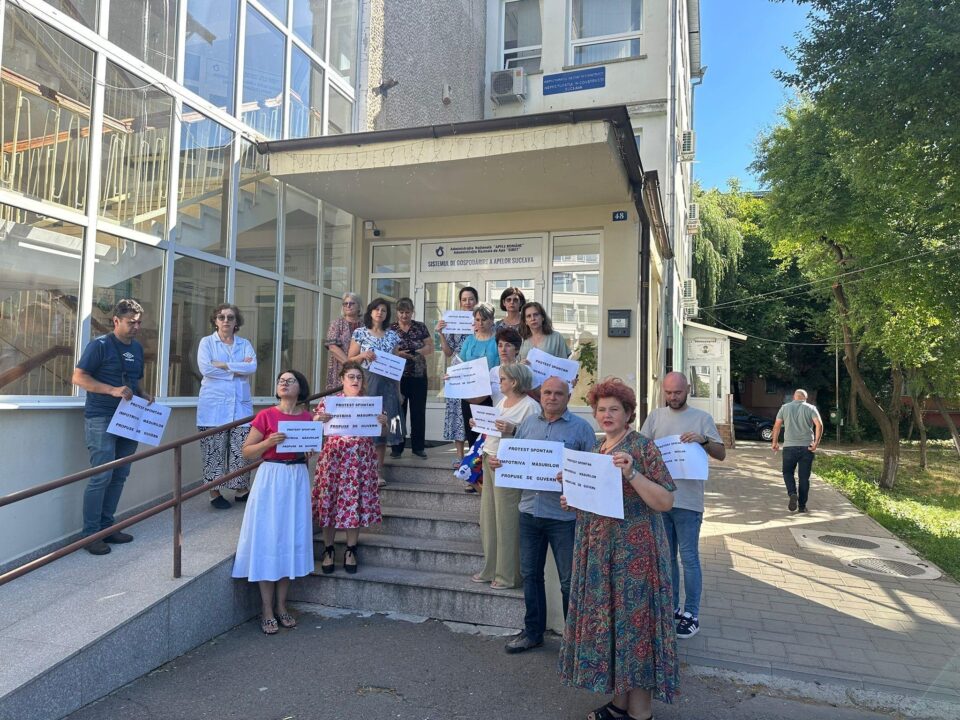 Angajații SGA Suceava protestează față de reducerile salariale anunțate de Guvern
