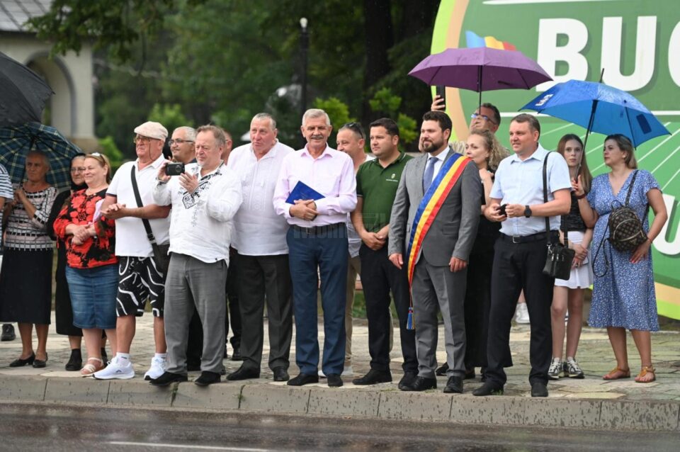 Formații din Insula Paștelui – Chile, România, Grecia, Polonia și alte țări au făcut spectacol în deschiderea Festivalului Arcanul din Rădăuți