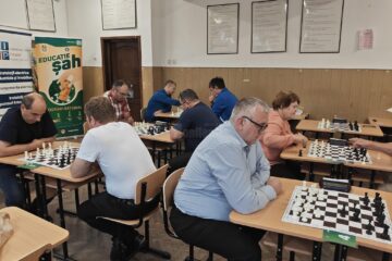 Cadre didactice pasionate de sportul minții, pe podium la „Spartachiada profesorilor”