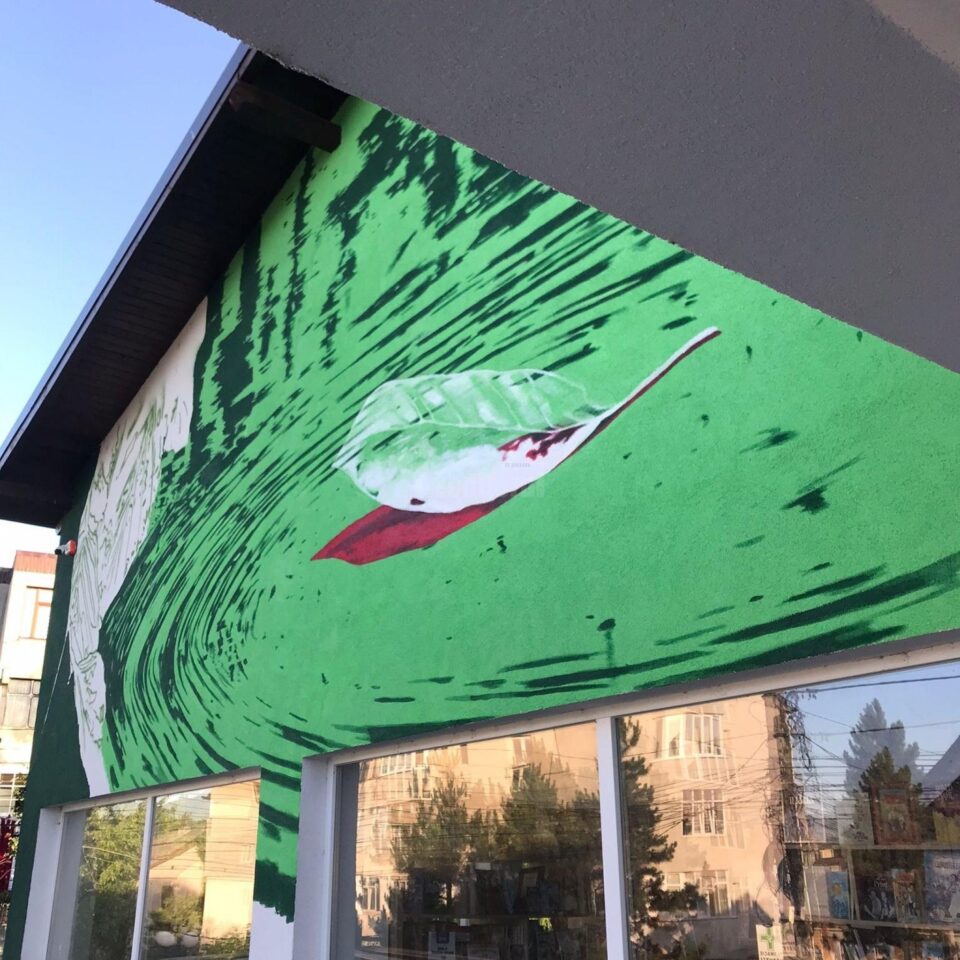 Prima pictură murală de mari dimensiuni din Siret, realizată de artistul polonez Wojciech Woźniak, vernisată vineri. Sursa foto FB - Institutul Polonez din București