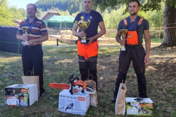 Câștigătorii concursului „Cel mai bun fasonator”, desfășurat la Ocolul Silvic Moldovița
