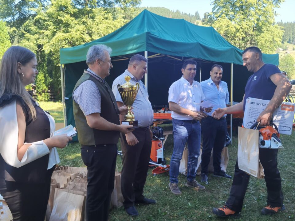 Premierea concursului „Cel mai bun fasonator”, desfășurat la Ocolul Silvic Moldovița