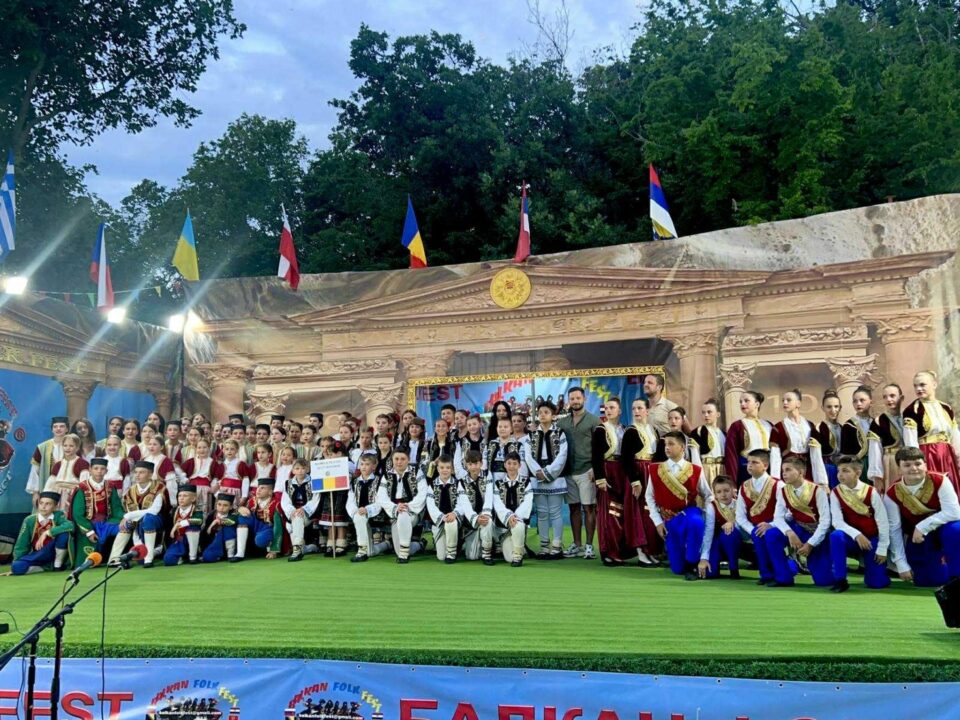 Ansamblul „Suflet bucovinean” a obținut trofeul la Balkan Folk Fest, competiție ce s-a desfășurat în Bulgaria