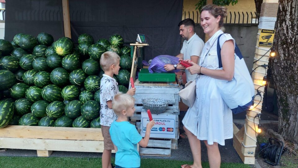 S-a redeschis foișorul cu pepeni de la Piața Mică, din Suceava