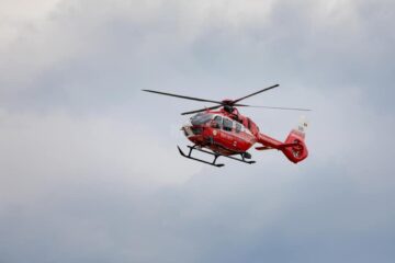 Copil de 5 ani, cu ciroză, transportat de urgență cu un elicopter SMURD la Iași