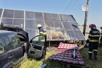 Incendiu provocat de explozia sistemului fotovoltaic al unei case, oprit la timp de pompieri