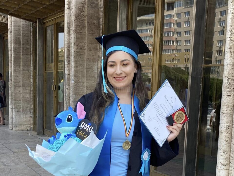 Simina Teodora Buculei, din Fălticeni, șefă de promoție la Facultatea de Comunicare și Relații Publice din cadrul SNSPA București