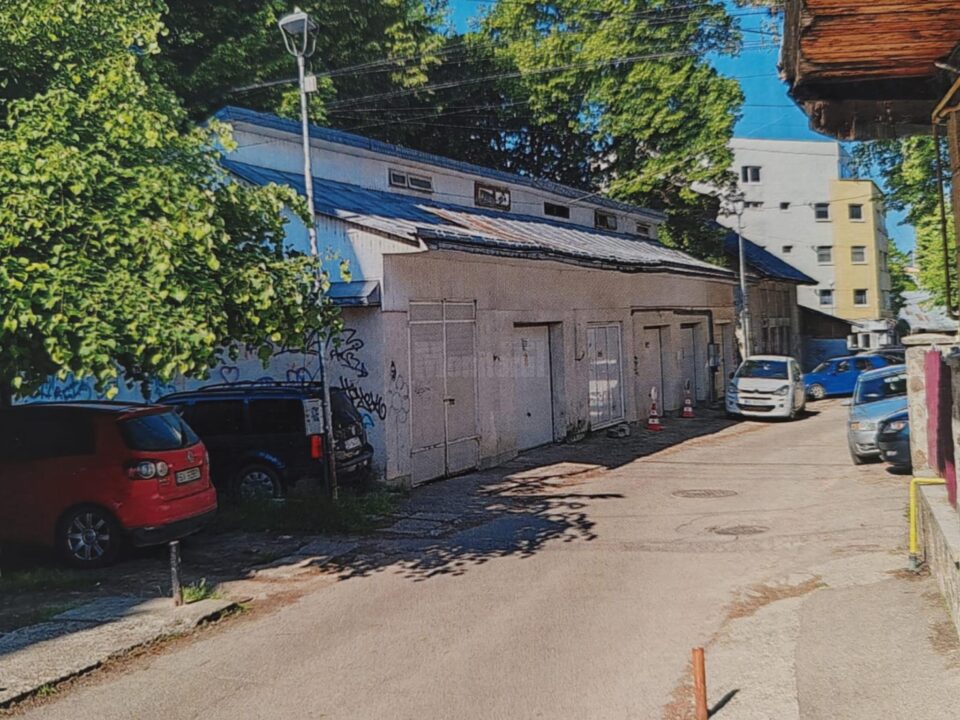 Garaje de pe strada 6 Noiembrie, unde sunt programate lucrările de demolare de pe domeniul privat al Primăriei Suceava