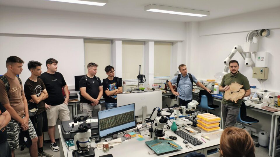 Studenții de la Silvicultură ai Universității Sapientia, în vizită de studiu la Suceava