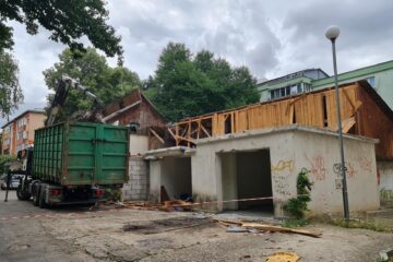 Demolarea garajelor de pe strada 6 Noiembrie, la intersecția cu Mărășești