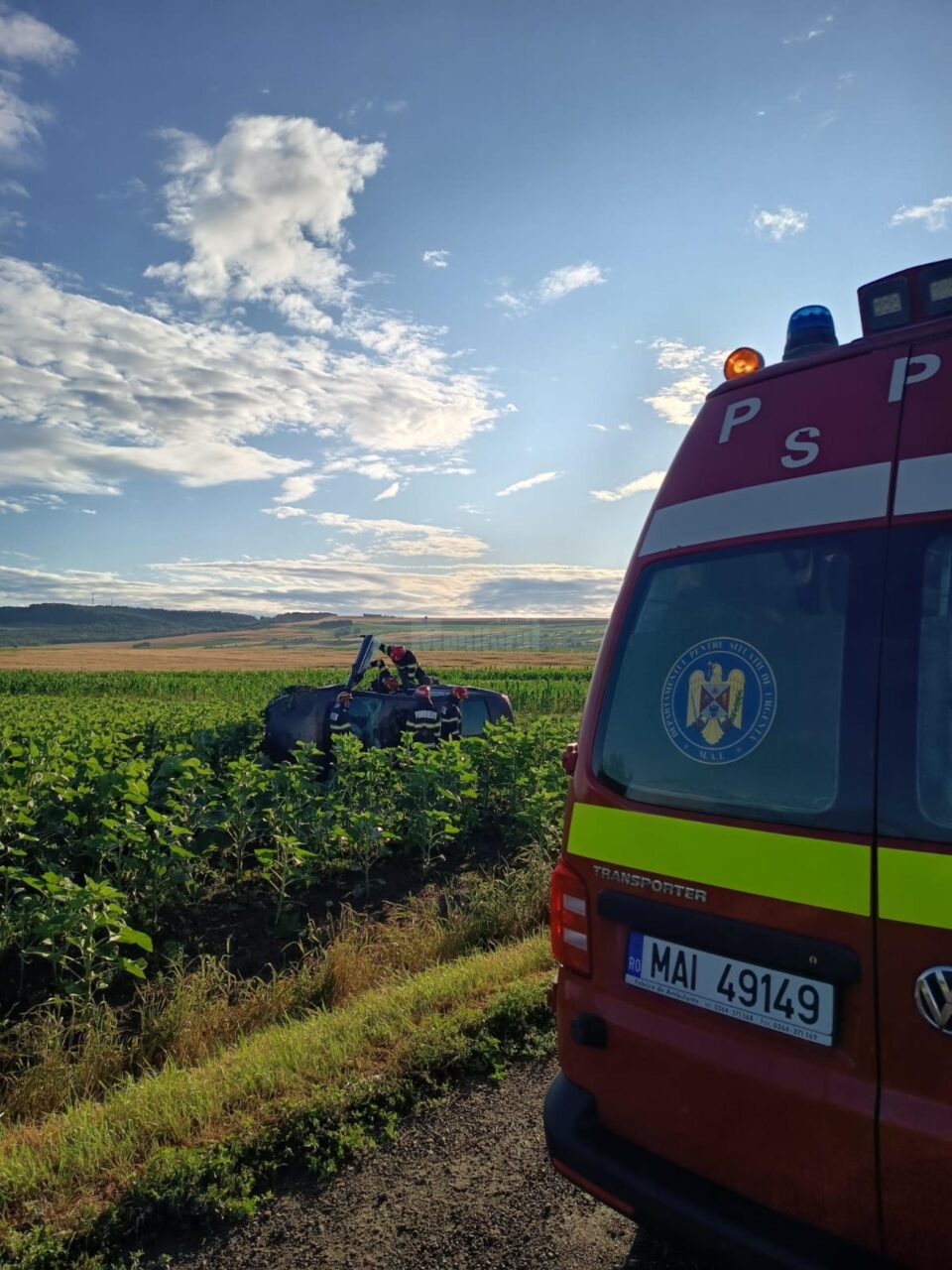 Beat și fără permis, a depășit pe linia continuă, în timp ce gonea spre accidentul în care fusese implicat prietenul său, și el băut