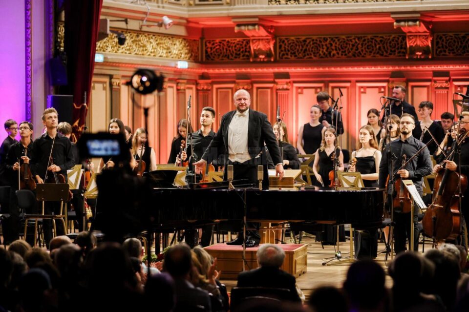 Alături de Orchestra de Tineret a Moldovei