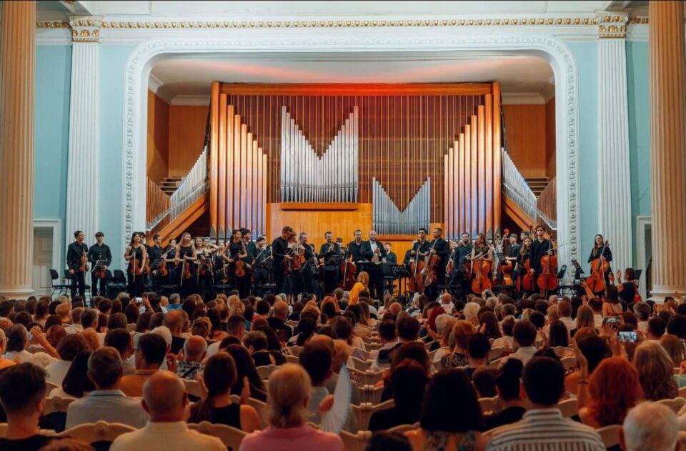 Alături de Orchestra de Tineret a Moldovei