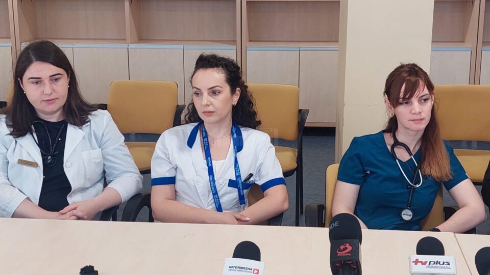 Dr. Andreea Obreja, dr. Diana Lavinia Pricope și dr. Alexandra Pușcașu