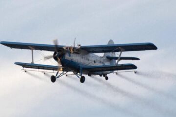 Avion pentru tratament aerian de combatere țânțari și muște
