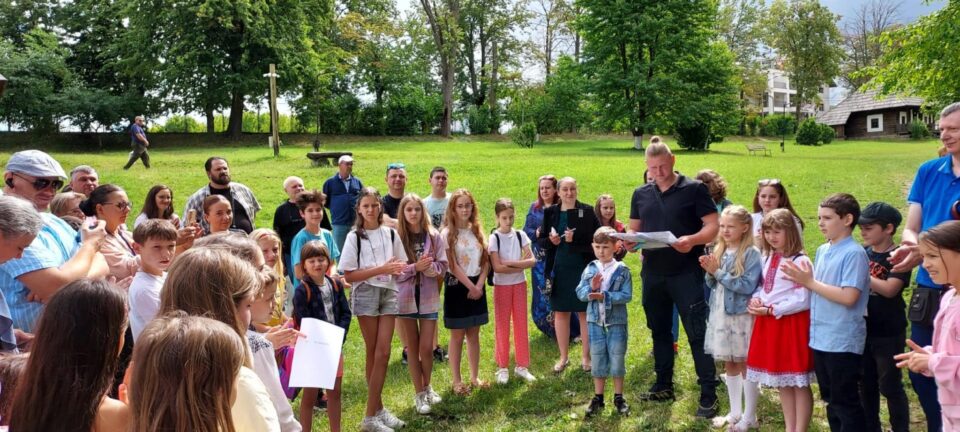 Zeci de copii au descoperit tainele unor meșteșuguri tradiționale, la Muzeul Satului Bucovinean