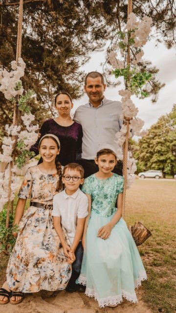 Alături de familie