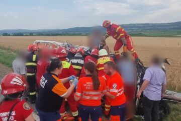Accident rutier între un autocamion și un microbuz, la Iacobești