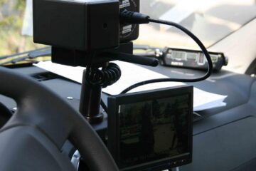 Șofer băut și fără permis, prins la ieșirea din Suceava, de echipajul de poliție cu radar