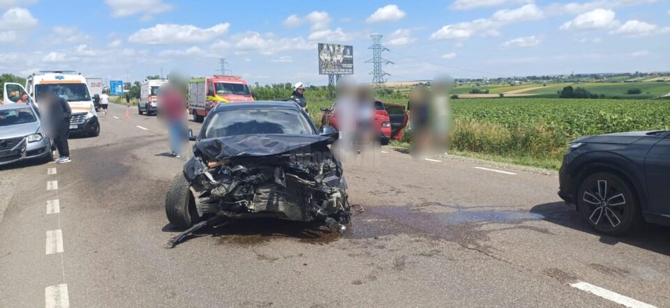 Accident pe E 85, cu trei mașini implicate și trei răniți
