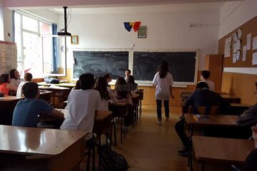 Cu medii bune și foarte bune în perioada de gimnaziu, zeci de elevi au primit un duș cu apă rece la examenul de la final de-a VIII-a