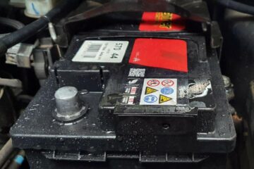 Baterii auto, furate de hoți (foto generic)