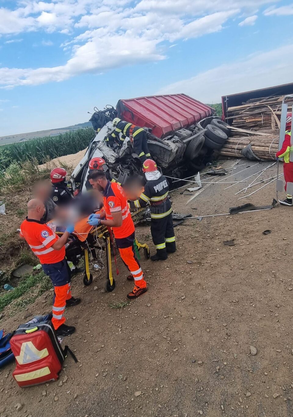 Accidentul s-a produs luni după-amiază, pe E85, în zona localității Iacobești