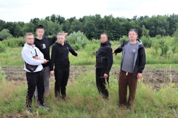 Cinci tineri ucraineni, prinși în timp ce treceau frontiera