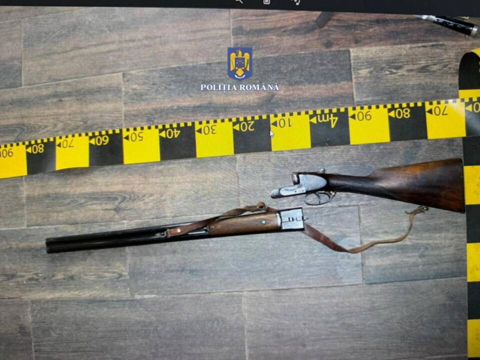 Arme deținute ilegal, ridicate cu ocazia unor percheziții