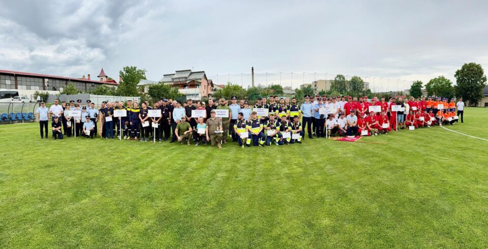 Fotografie de grup cu toți participanții