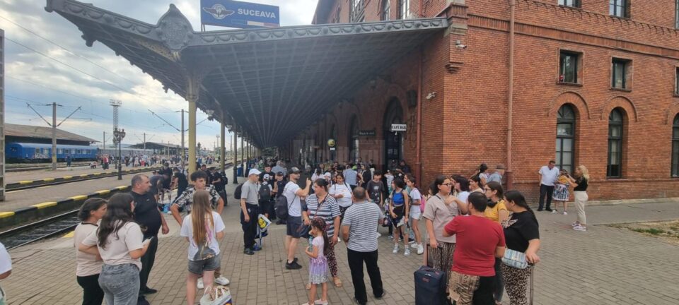 84 de copii și însoțitori ai acestora au plecat pe Litoral, din inițiativa Asociației Bucovina Civică