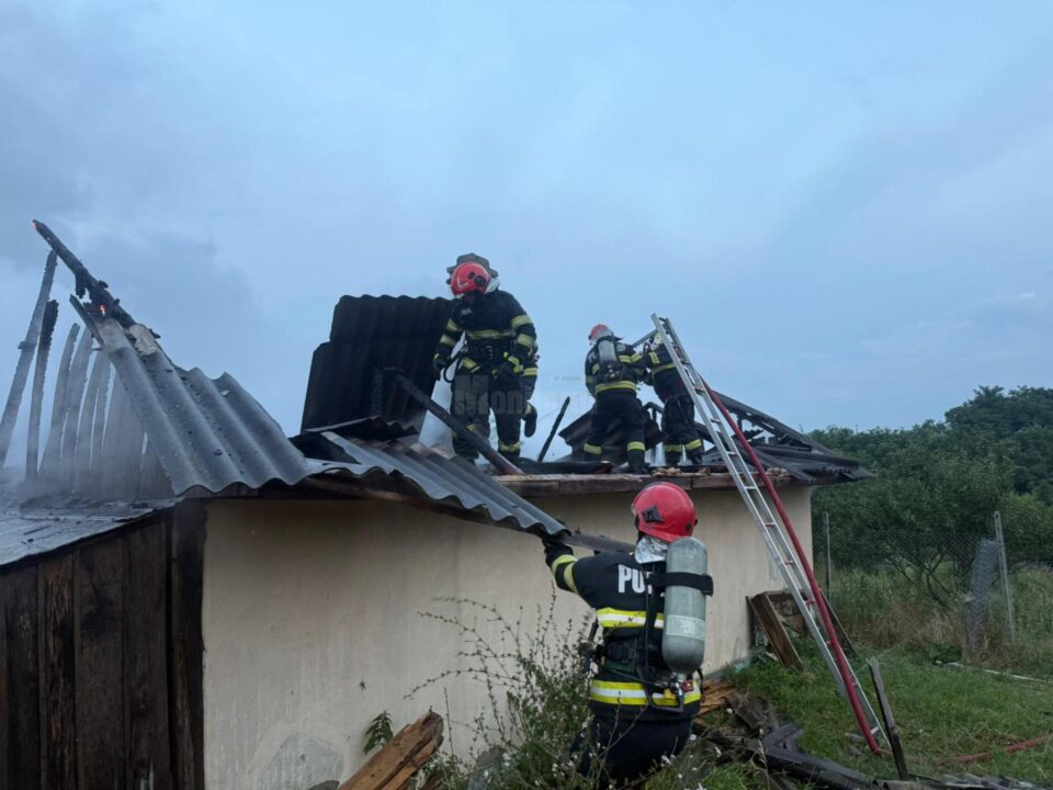 Casă incendiată intenționat