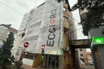 Primăria Suceava somează firmele care reabilitează blocurile din Centru să remedieze urgent pagubele produse de ploi