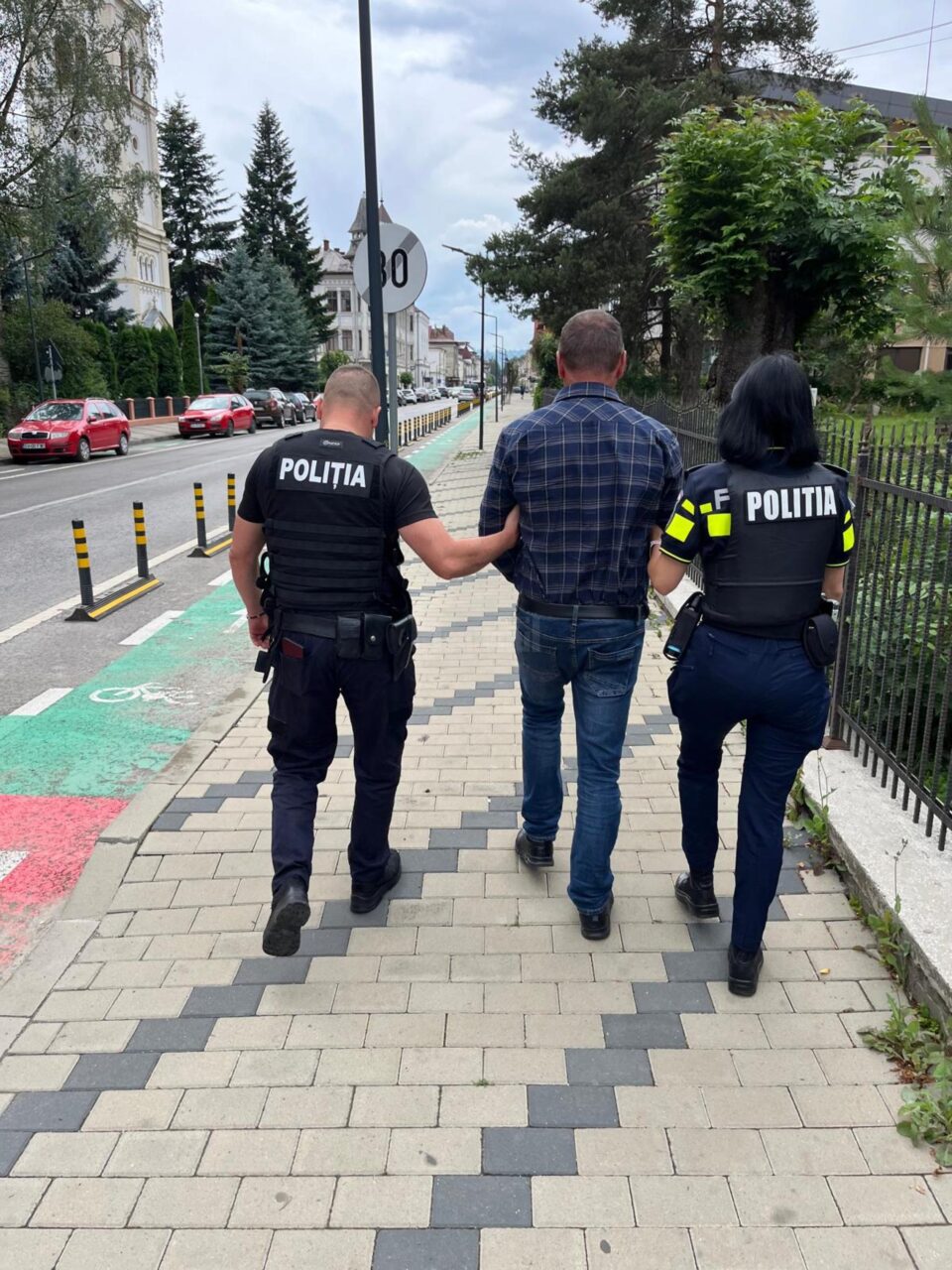 Reținut în arest după ce a împușcat câinele unui vecin