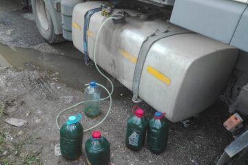 Motorina a fost furată din rezervoare (foto generic)