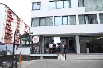 Restaurantul „ONE” – Pizzerie: bunătăți după rețete italiene fabuloase, cu arome delicioase, pregătite de bucătari școliți de specialiști italieni