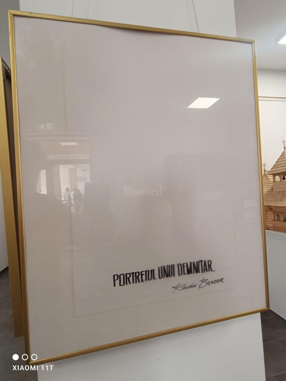 Portretul unui demnitar, purtand semnatura Radu Bercea in cadrul expozitiei humorene